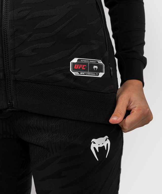 Moletom Venum UFC Fusion para mulher by Authentic Fight – Preto