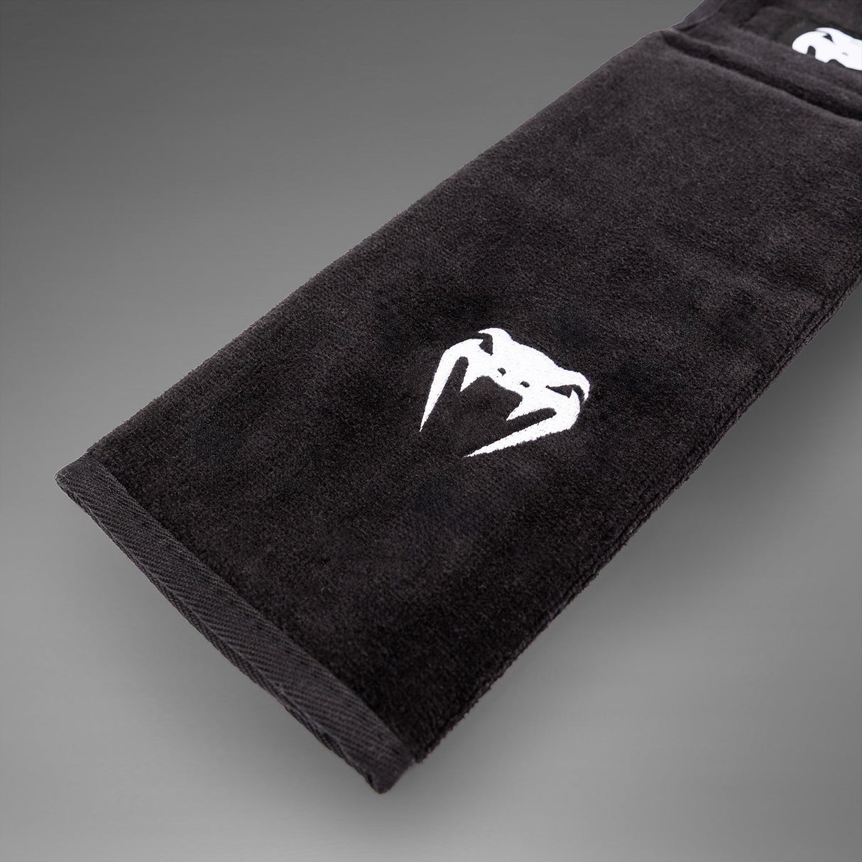 Venum Lineup Handdoek - Zwart/Wit