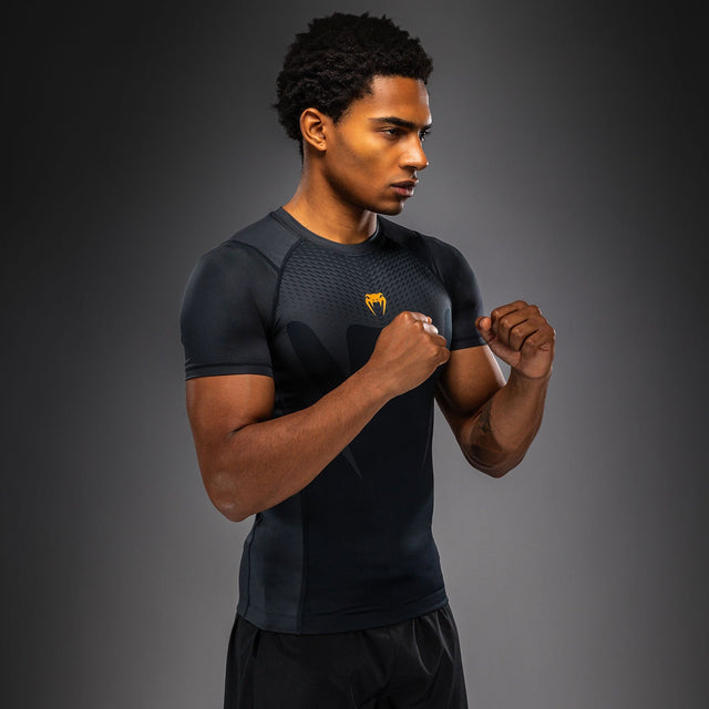 Venum Rashguard Attack Korte Mouwen - Zwart/Goud