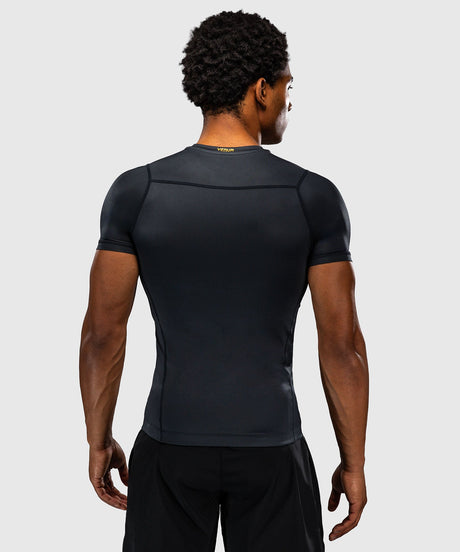 Rashguard Venum Attack cu mâneci scurte – Negru/Auriu