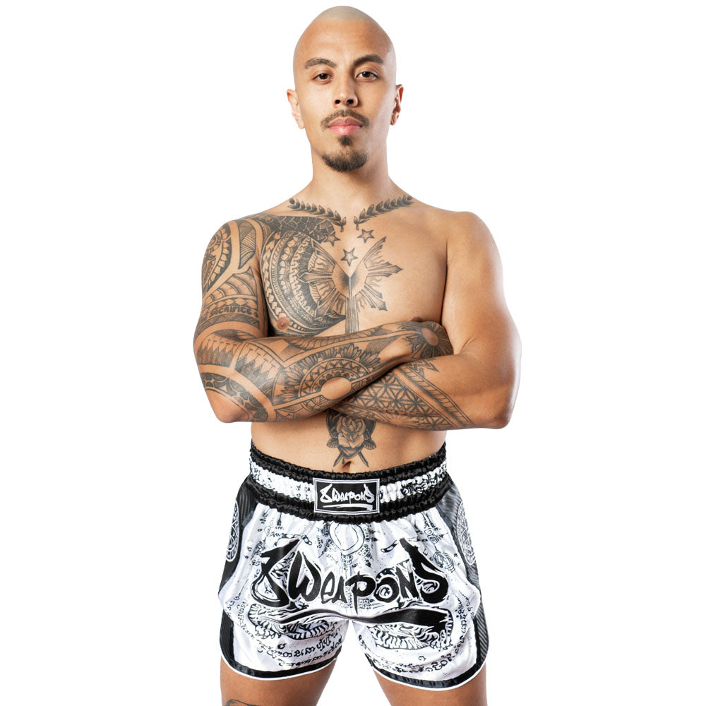 8 WEAPONS Muay Thai Shorts Carbon Sak Yant Tigers - Wit