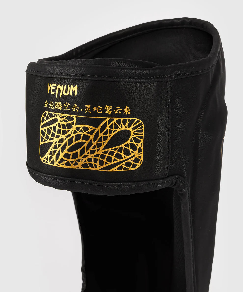 Venum Kickboks Scheenbeschermers Serpenti - Zwart