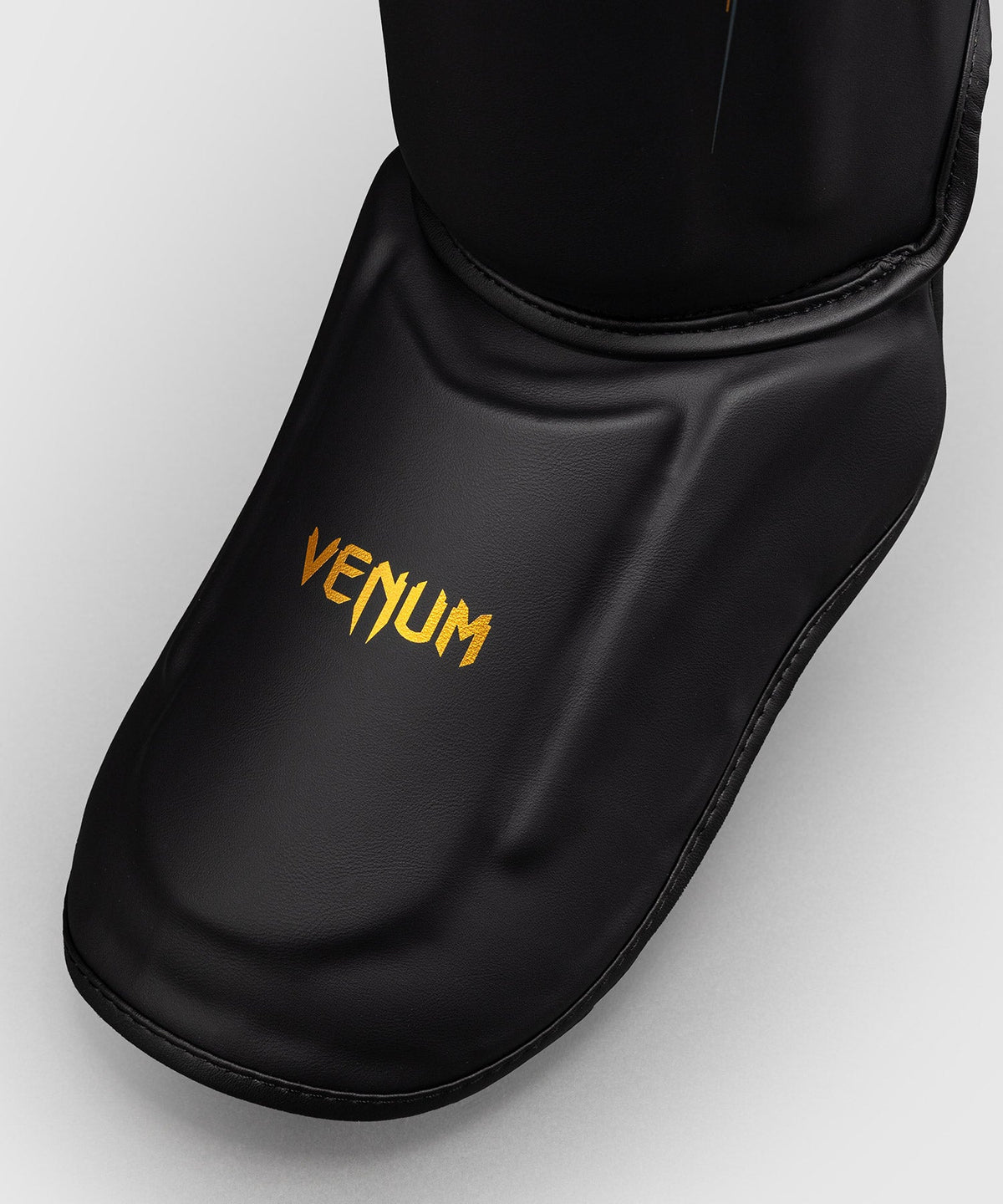 Venum Scheenbeschermers Streamline - Zwart/Goud