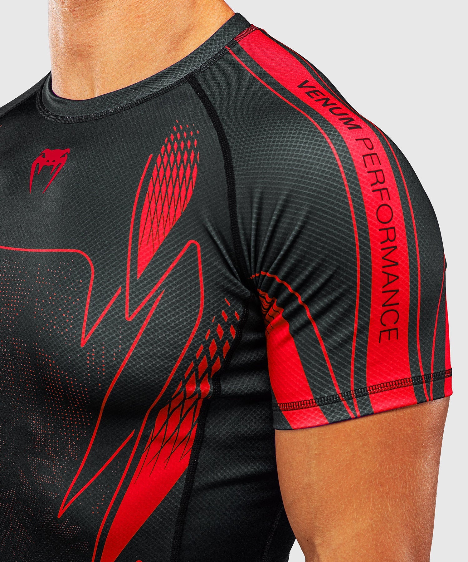 Venum Rashguard Amazonia Reborn Korte Mouwen - Zwart/Rood