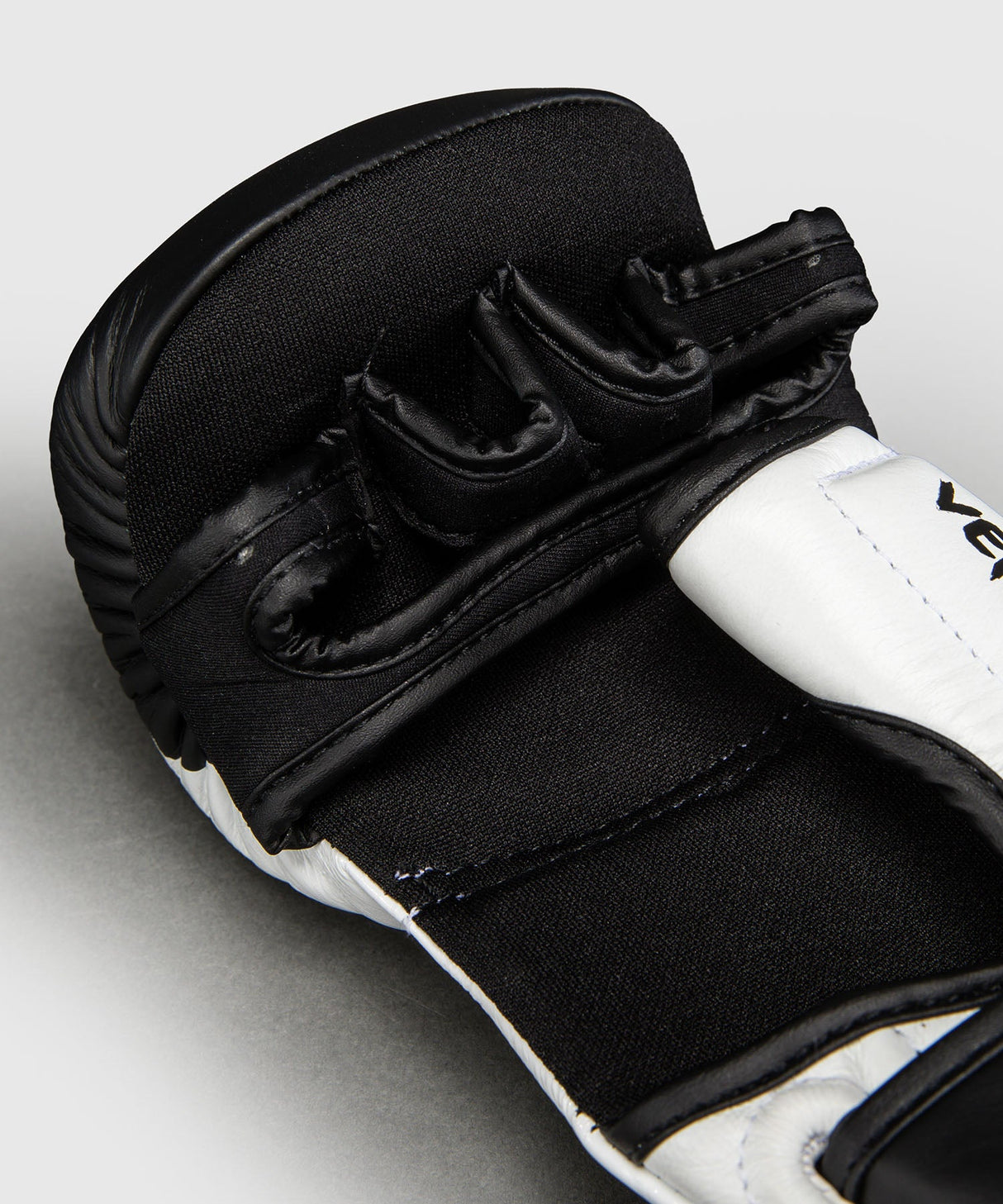 Venum MMA Handschoenen Attack 2.0 - Zwart/Wit