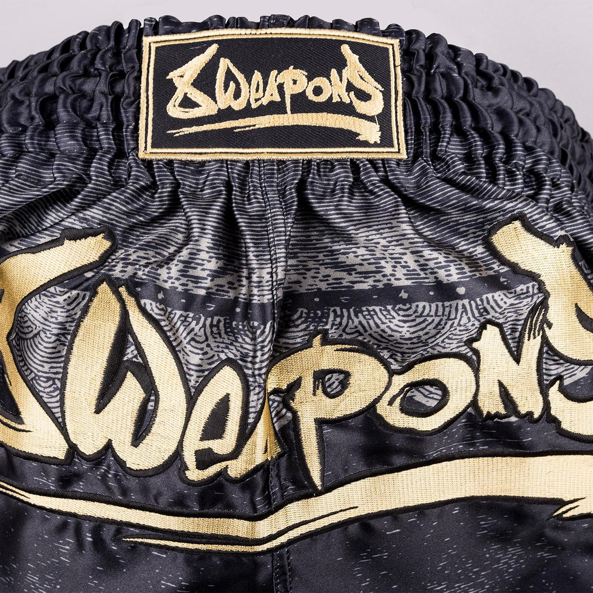 8 WEAPONS Muay Thai Shorts Hanuman - Zwart/Goud