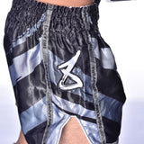 8 WEAPONS Muay Thai Shorts Shift - Zwart Mat