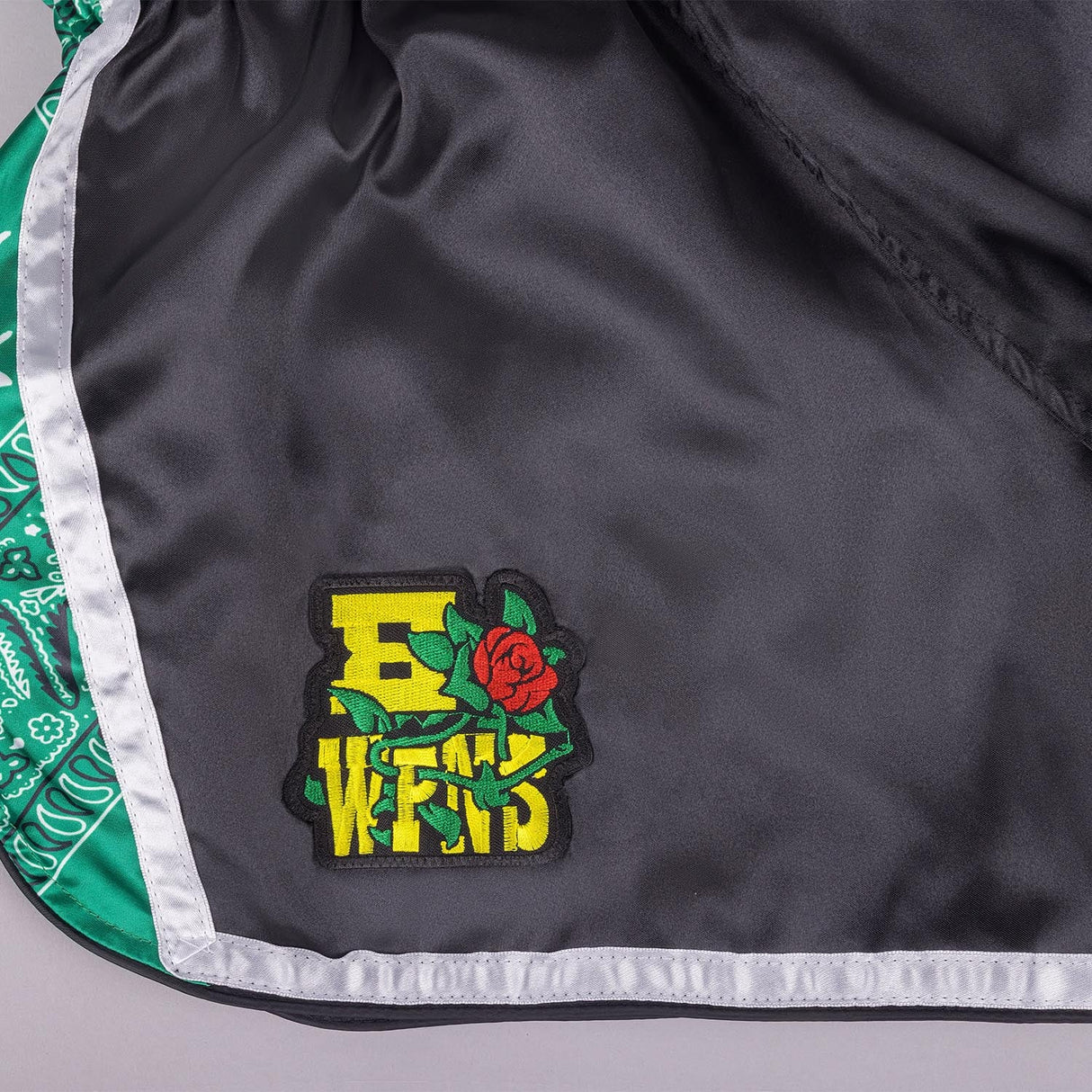8 WEAPONS Muay Thai Shorts West Coast - Groen