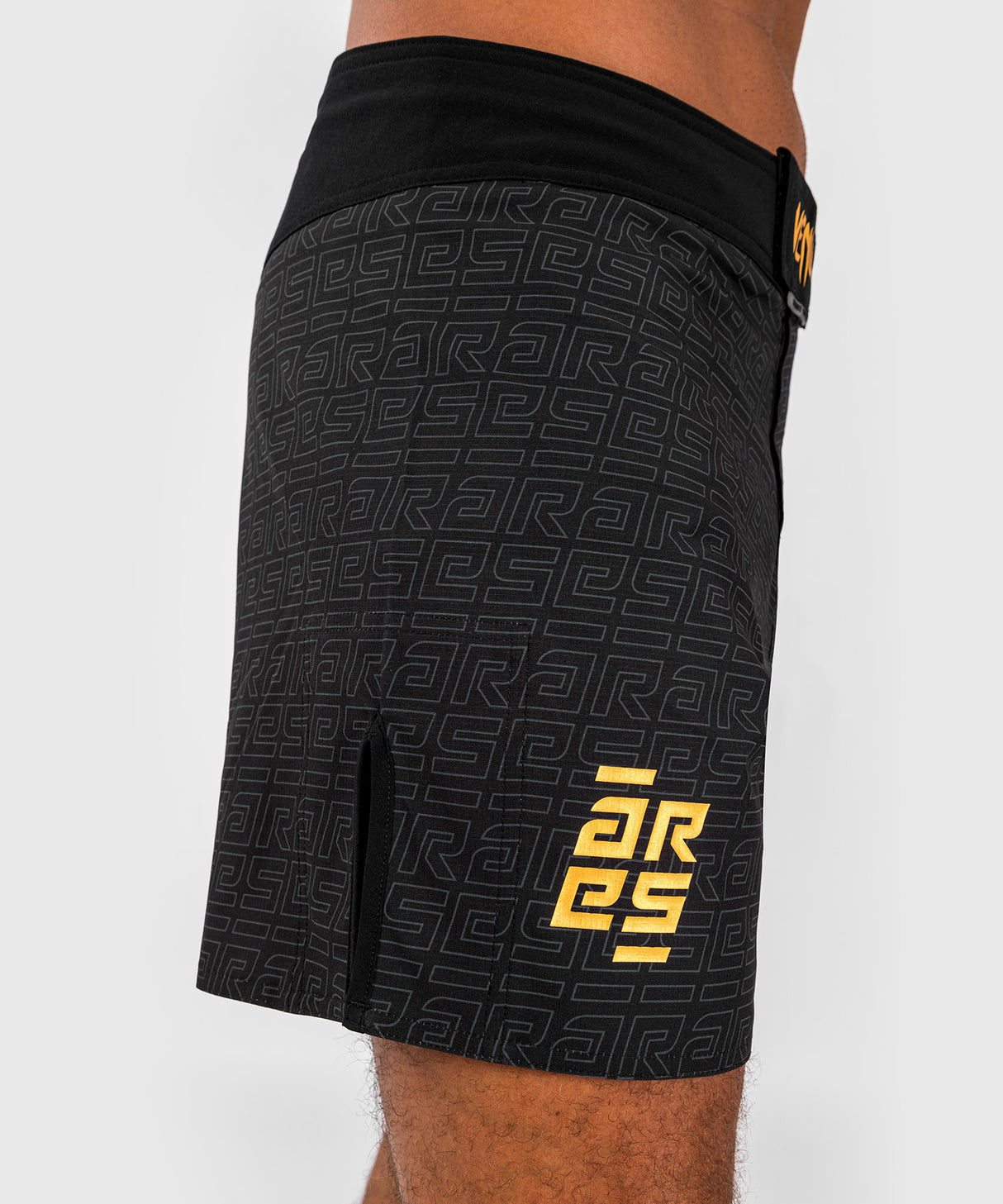 Venum x Ares MMA Shorts - Zwart/Goud