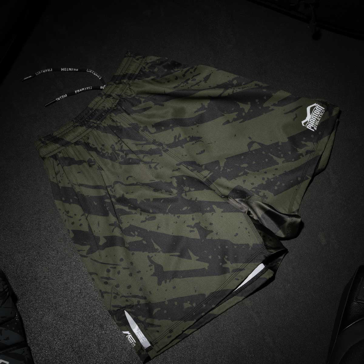 Phantom Athletics MMA Shorts EVO Tiger Camo - Zwart