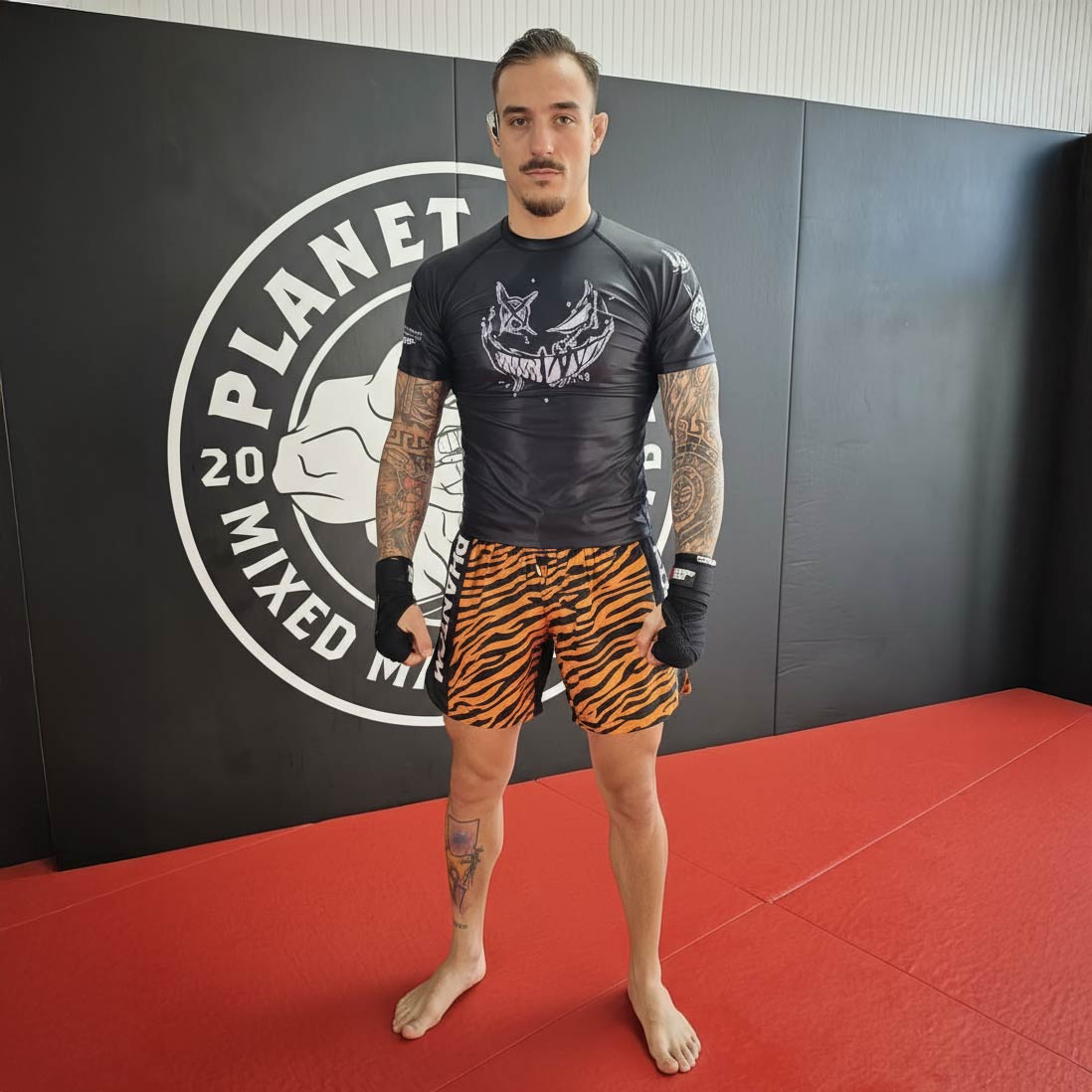 Phantom Athletics Rashguard EVO Two Serious - Zwart