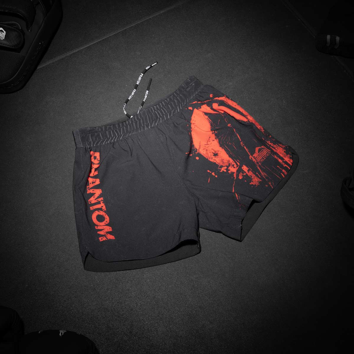 Phantom Athletics MMA Shorts Fusion-R Reaper - Zwart/Rood