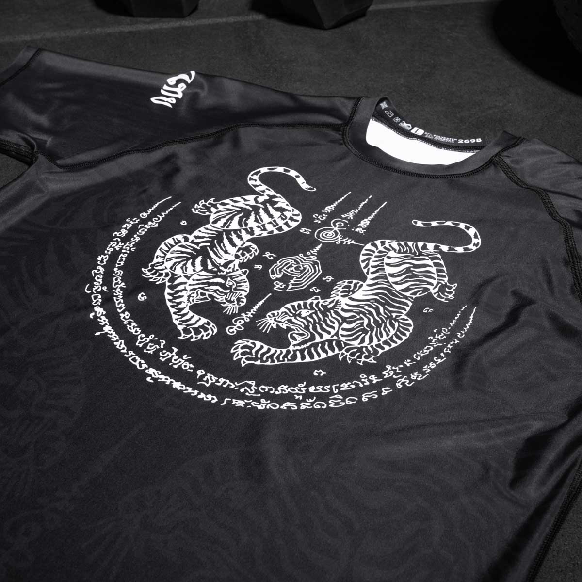 Phantom Athletics Rashguard Sak Yant - Zwart/Grijs
