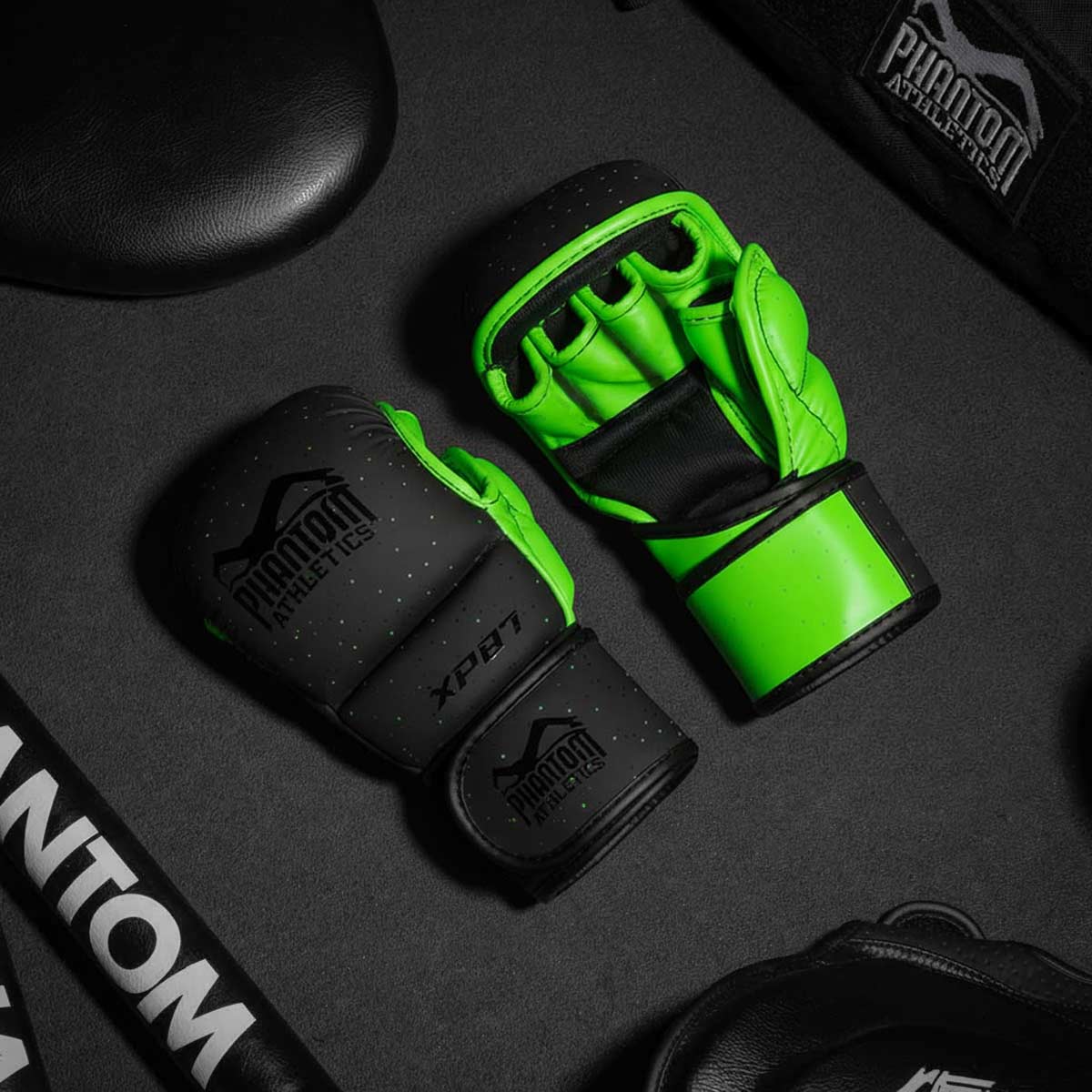 Mănuși MMA Phantom Athletics Galaxy – Negru/Verde neon