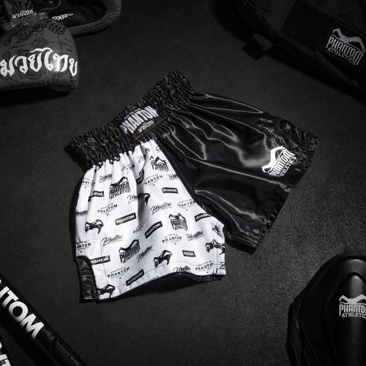 Pantaloncini Muay Thai Phantom Athletics Legend – Nero/Bianco