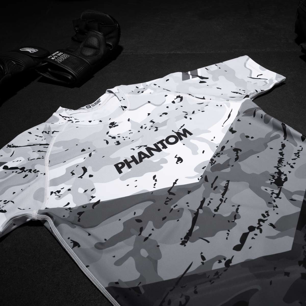 Phantom Athletics Rashguard Delta – Grau