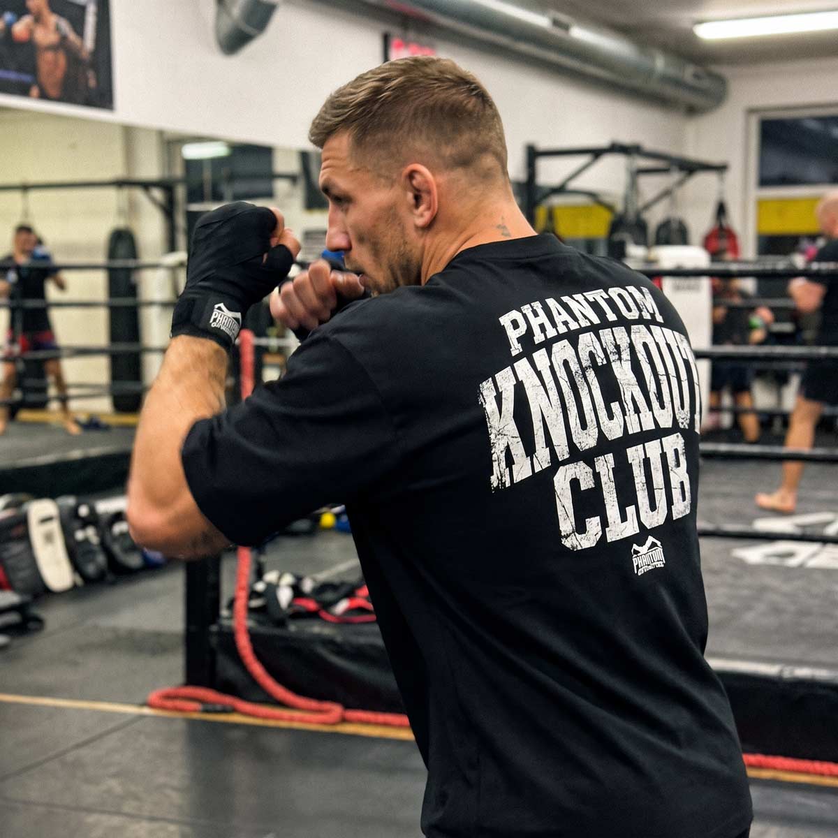 Phantom Athletics T-Shirt Knockout Club Oversize Heavy - Zwart
