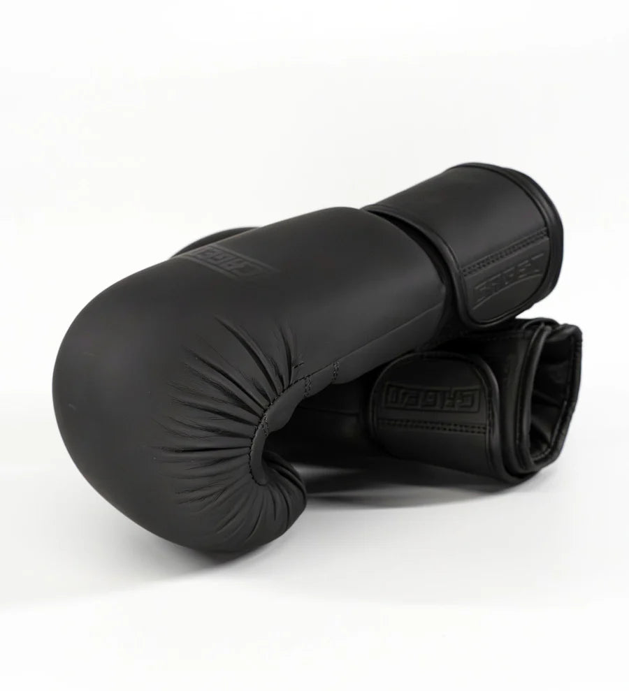 Caged Shadow Bundel Deal – Bokshandschoenen + Scheenbeschermers