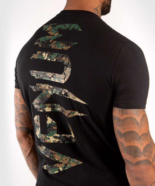 Camiseta Venum Giant – Negro/Camo