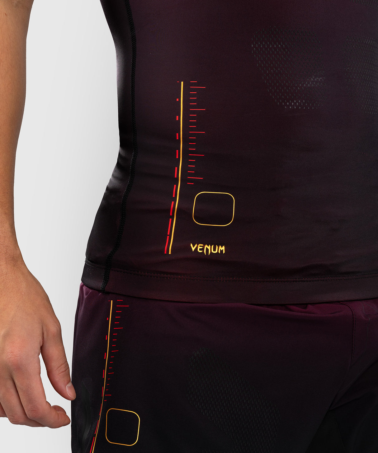 Venum Rashguard Tactical XT Mouwloos - Zwart/Burgundy/Goud