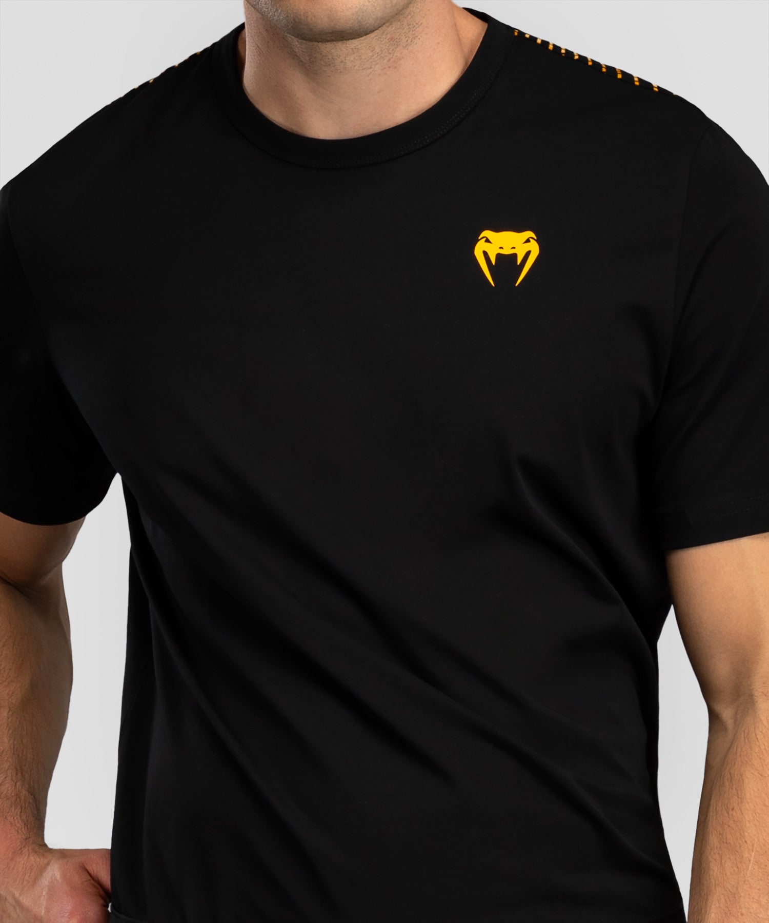 T-shirt Venum Quetzal Fury – Nero/Rosso
