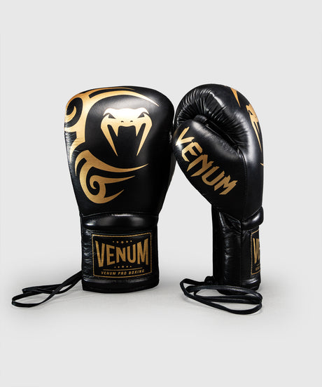 Venum x Mike Tyson Profi-Boxhandschuhe Giant 2.0 Pro mit Schnürverschluss – Schwarz/Gold