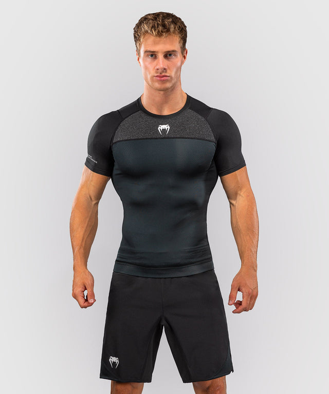 Rashguard Venum G-Fit Scale – Manches courtes – Noir