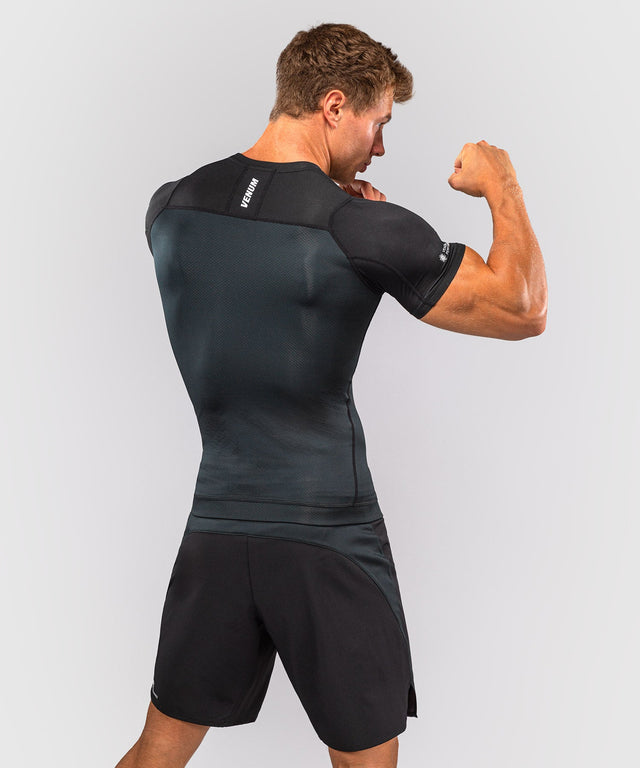 Rashguard Venum G-Fit Scale – Manches courtes – Noir