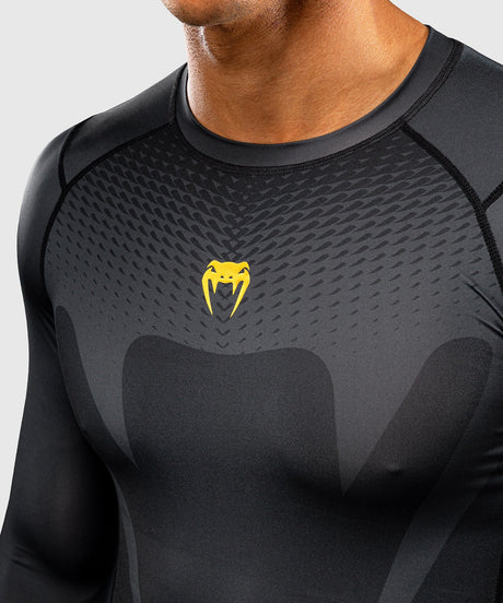 Rashguard Venum Attack Mâneci Lungi – Negru/Auriu