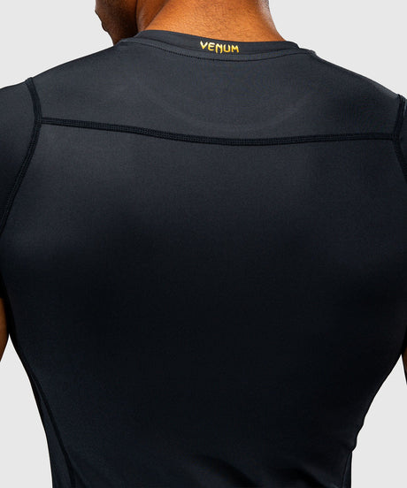 Rashguard Venum Attack cu mâneci scurte – Negru/Auriu
