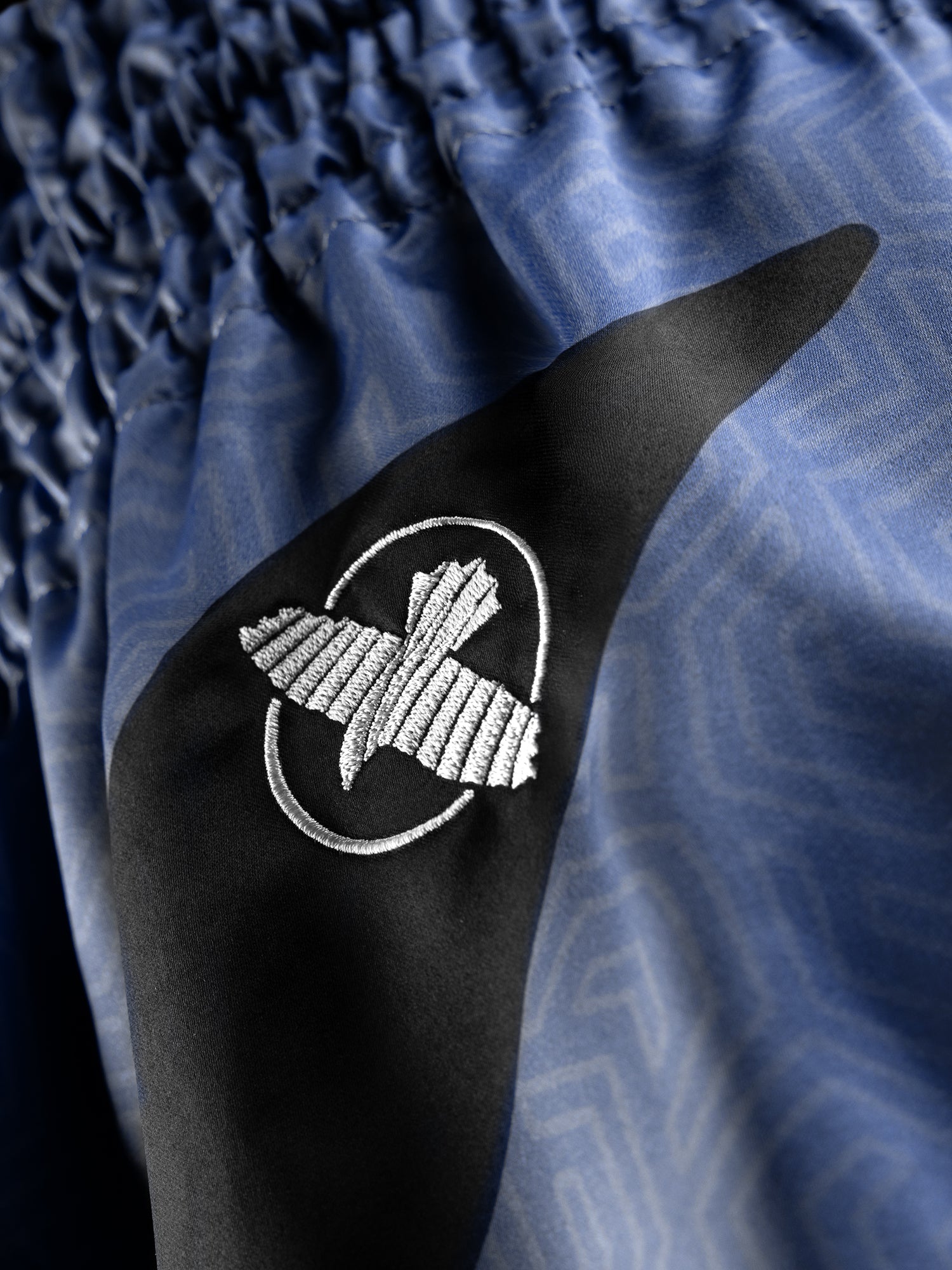 Pantaloni scurți Muay Thai Hayabusa Core – Albastru Închis