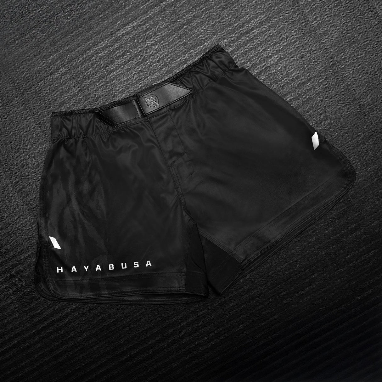 Hayabusa MMA Shorts Apex Mid - Carbon Zwart