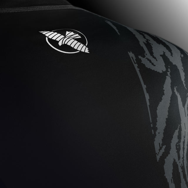 Hayabusa Rashguard Apex Kurzarm – Carbon Schwarz