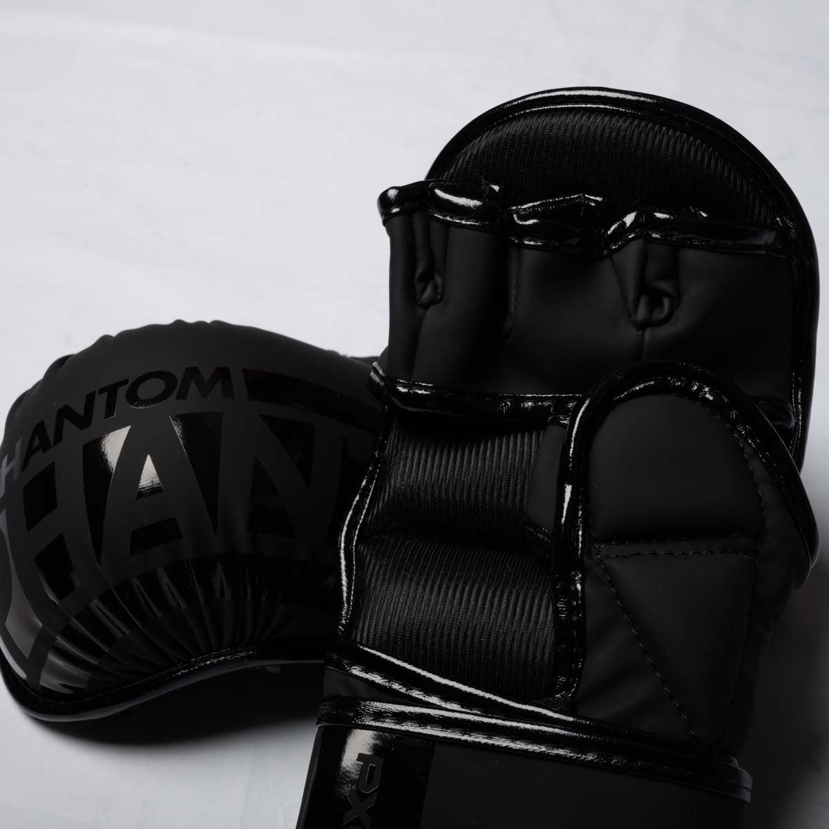 Phantom Athletics MMA Handschoenen APEX - Zwart
