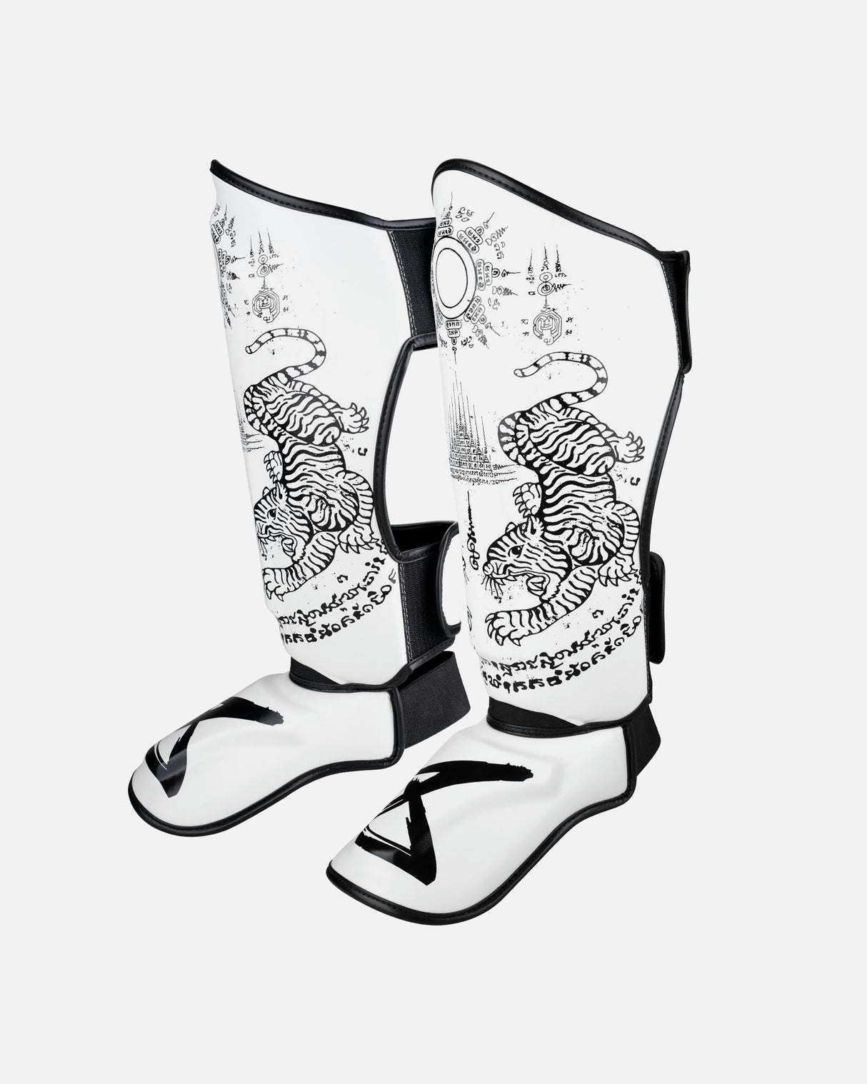 8 WEAPONS Scheenbeschermers Sak Yant Tigers - Wit/Zwart