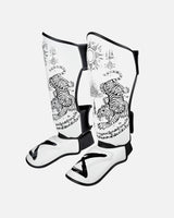 8 WEAPONS Scheenbeschermers Sak Yant Tigers - Wit/Zwart