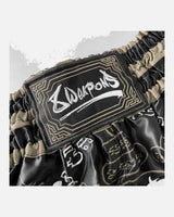 8 WEAPONS Muay Thai Shorts 8 Ways Yant 2.0 - Zwart/Zand