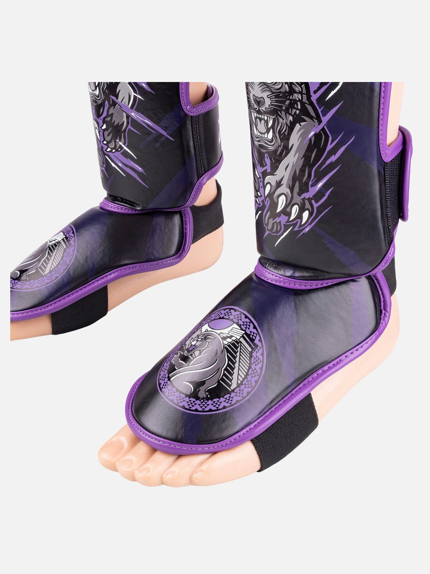 8 WEAPONS Schienbeinschoner Beastial Panther – Schwarz/Lila