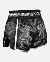 8 WEAPONS Muay Thai Shorts Carbon Sak Yant Tigers - Zwart