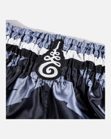 8 WEAPONS Muay Thai Shorts 8 Ways Yant - Zwart/Zilver