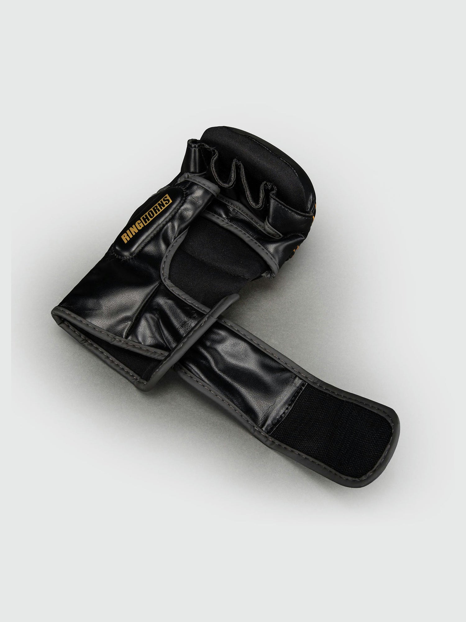 Ringhorns MMA Handschoenen Charger - Zwart/Goud