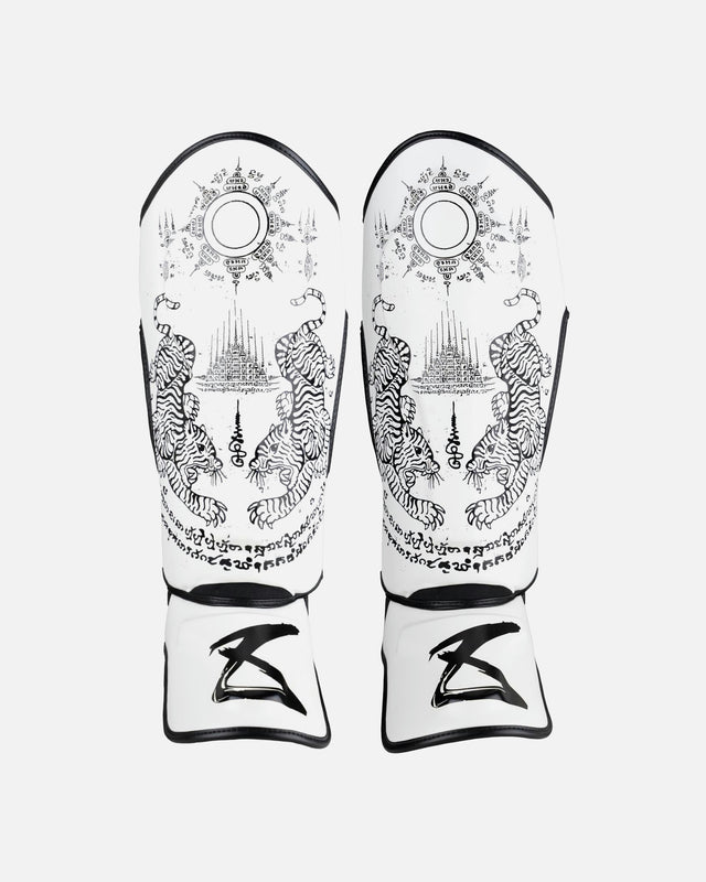 Espinilleras 8 WEAPONS Sak Yant Tigers – Blanco/Negro