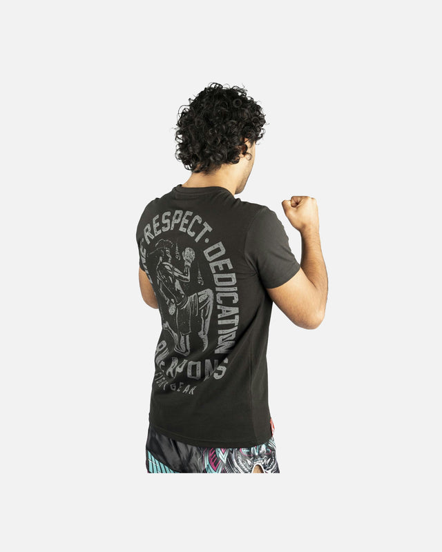8 WEAPONS Tricou Tombstone – Negru