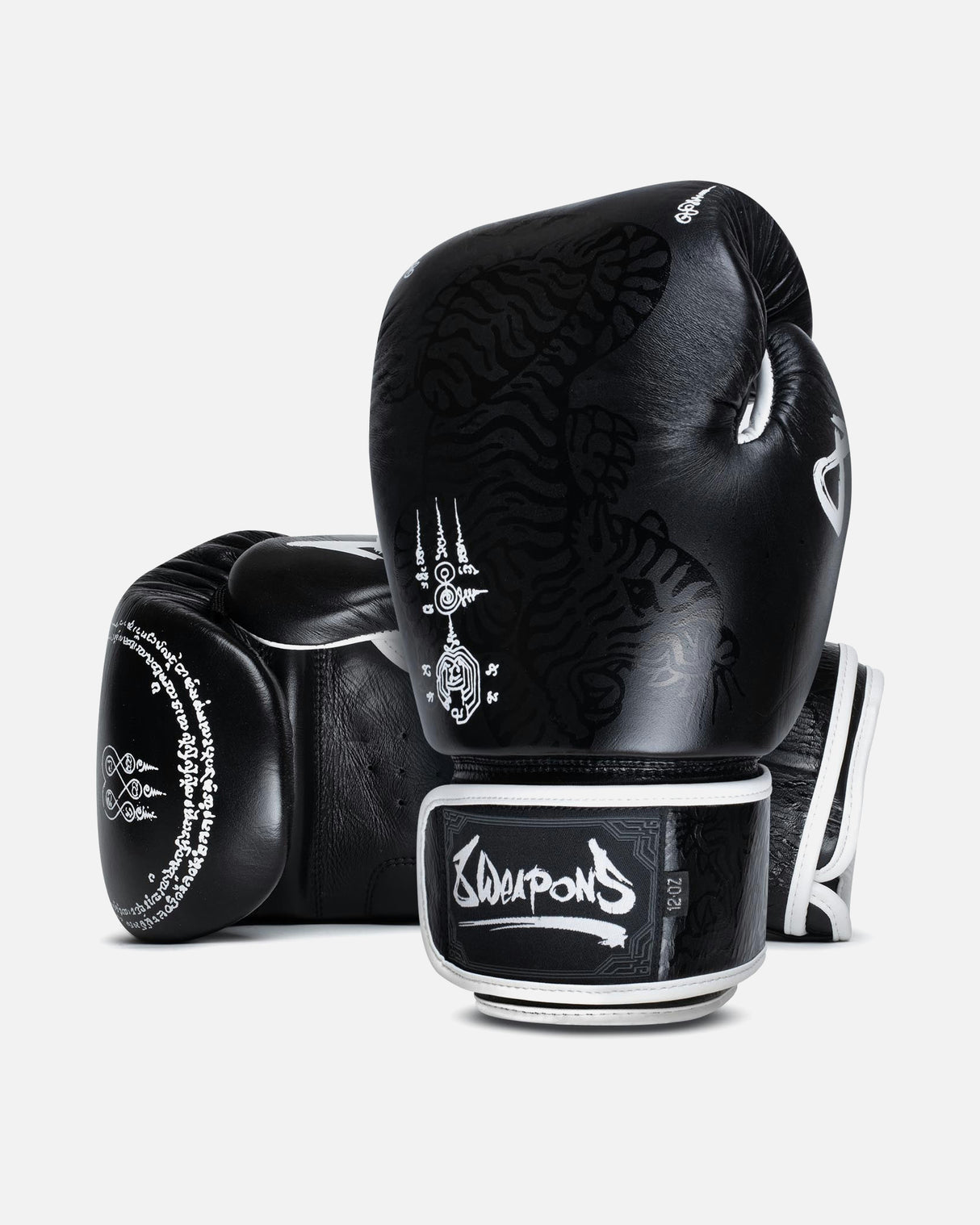 8 WEAPONS Bokshandschoenen Sak Yant Big Tiger - Zwart