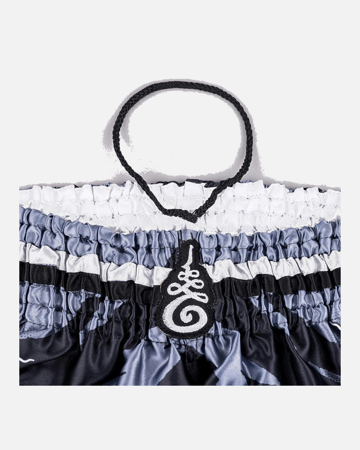 8 WEAPONS Muay Thai Shorts 8 Ways Yant - Zwart/Zilver