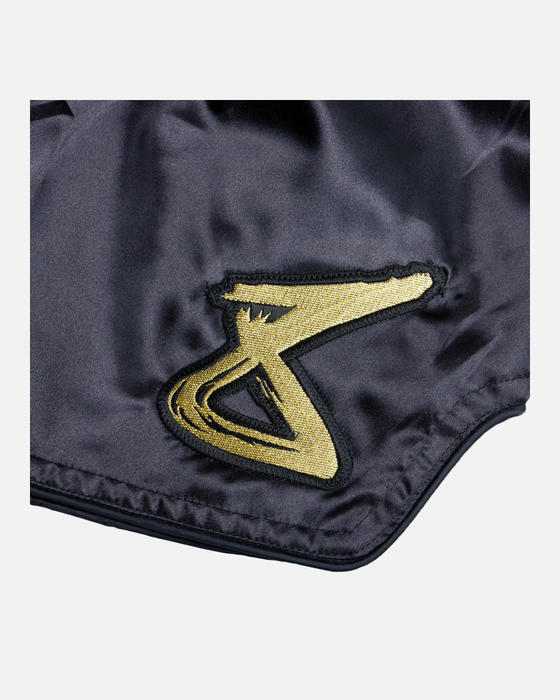 8 WEAPONS Muay Thai shorts Strike - Zwart/Goud