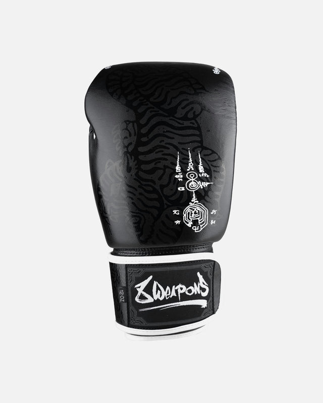 8 WEAPONS Bokshandschoenen Sak Yant Big Tiger - Zwart