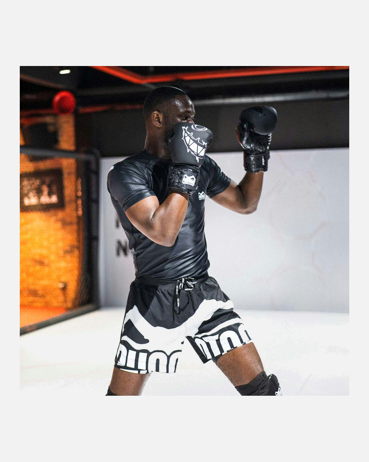 Phantom Athletics MMA Shorts Fusion-R 2in1 Savage - Zwart/Wit