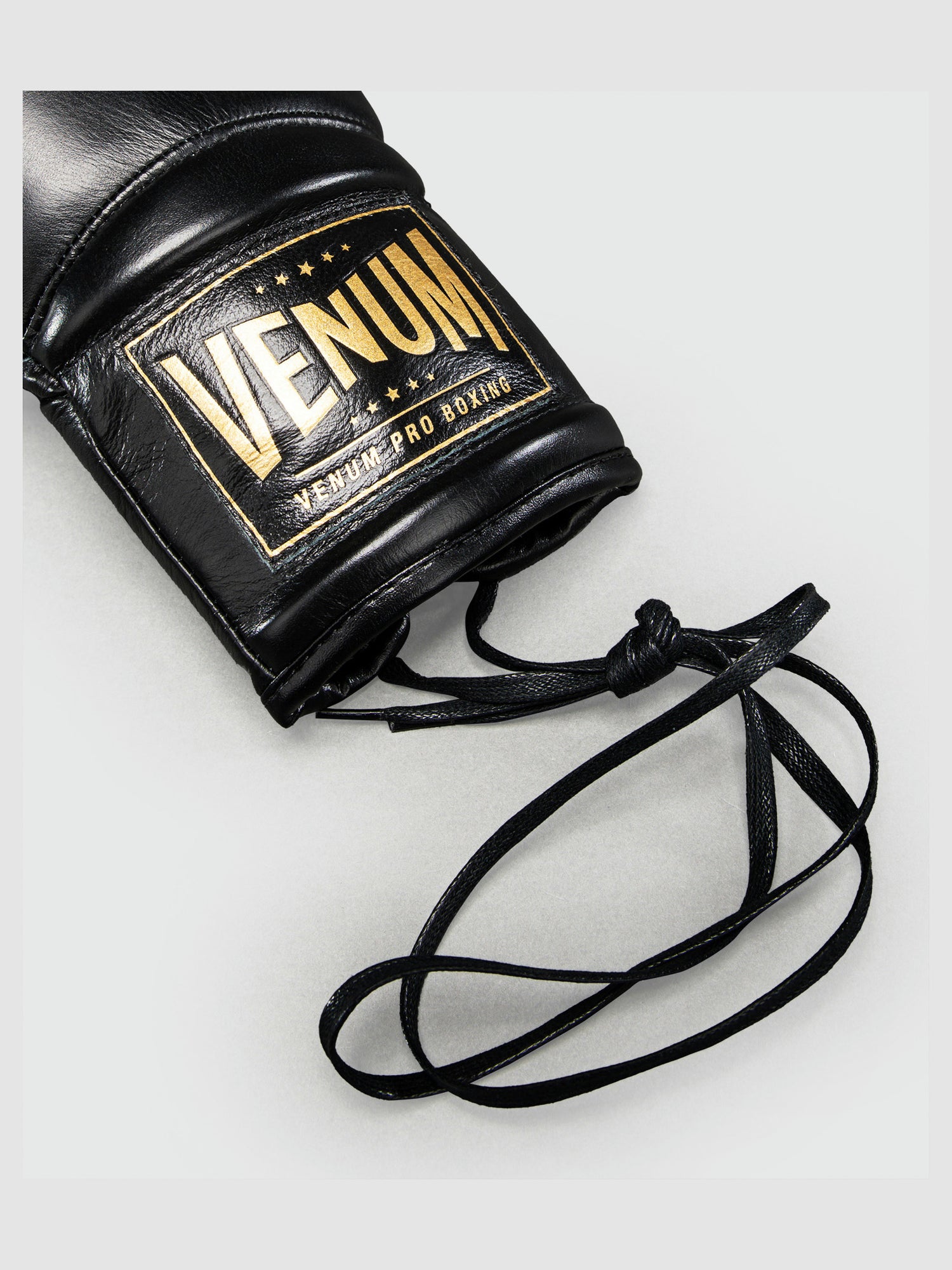 Venum x Mike Tyson Bokshandschoenen Giant 2.0 Pro met vetersluiting - Zwart/Goud