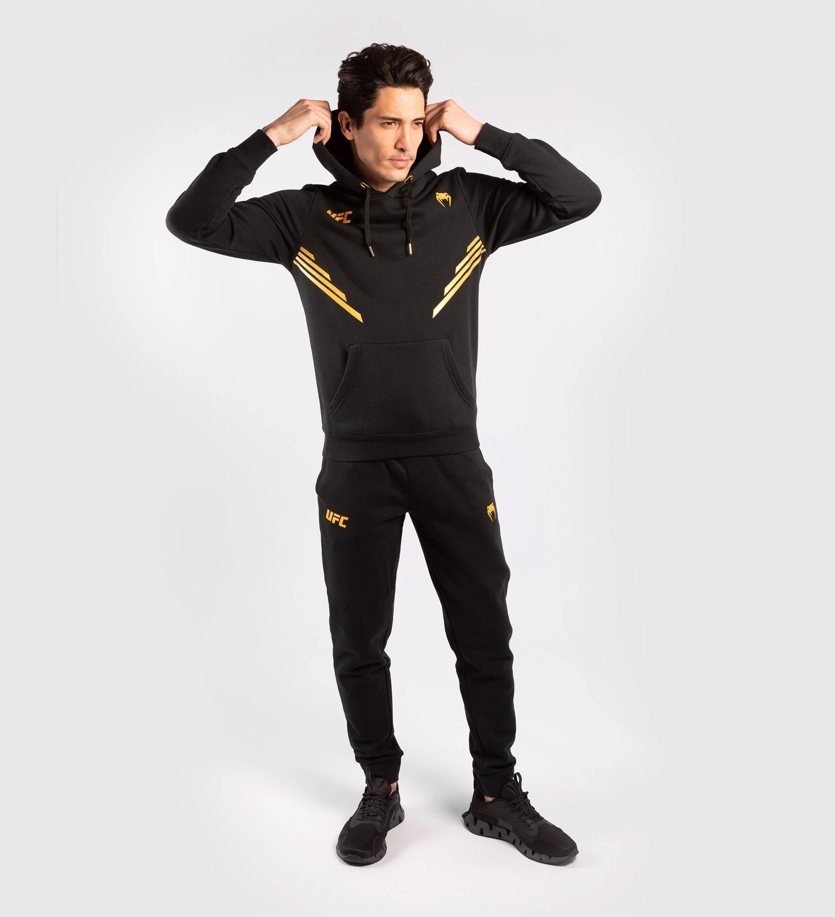 UFC Venum Hoodie Champion - Zwart/Goud - Truien & Vesten